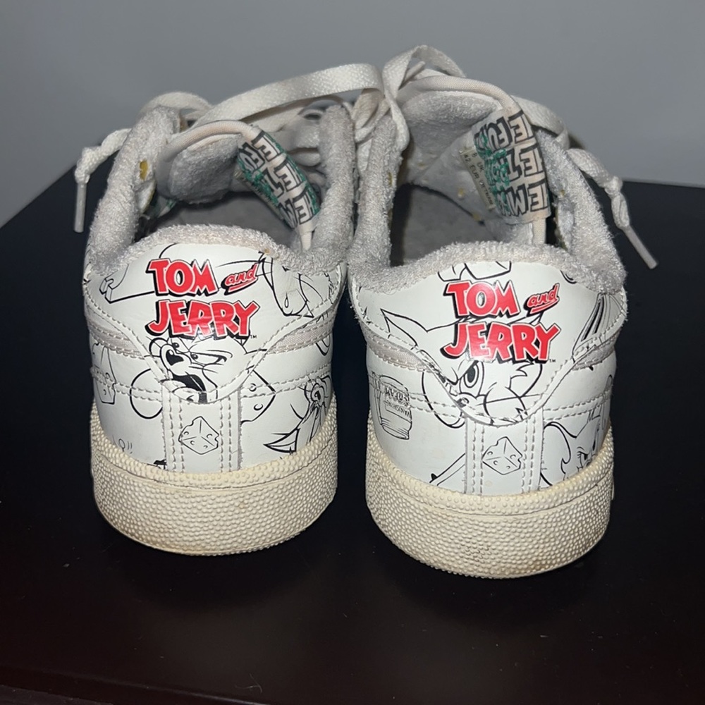 Tom and Jerry Reebok - Picture 4 of 5
